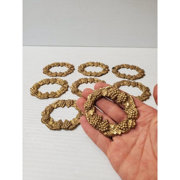 Vintage Oval Frame With Grape Design Vintage brass frame with grape desi… - Picture 7 of 10